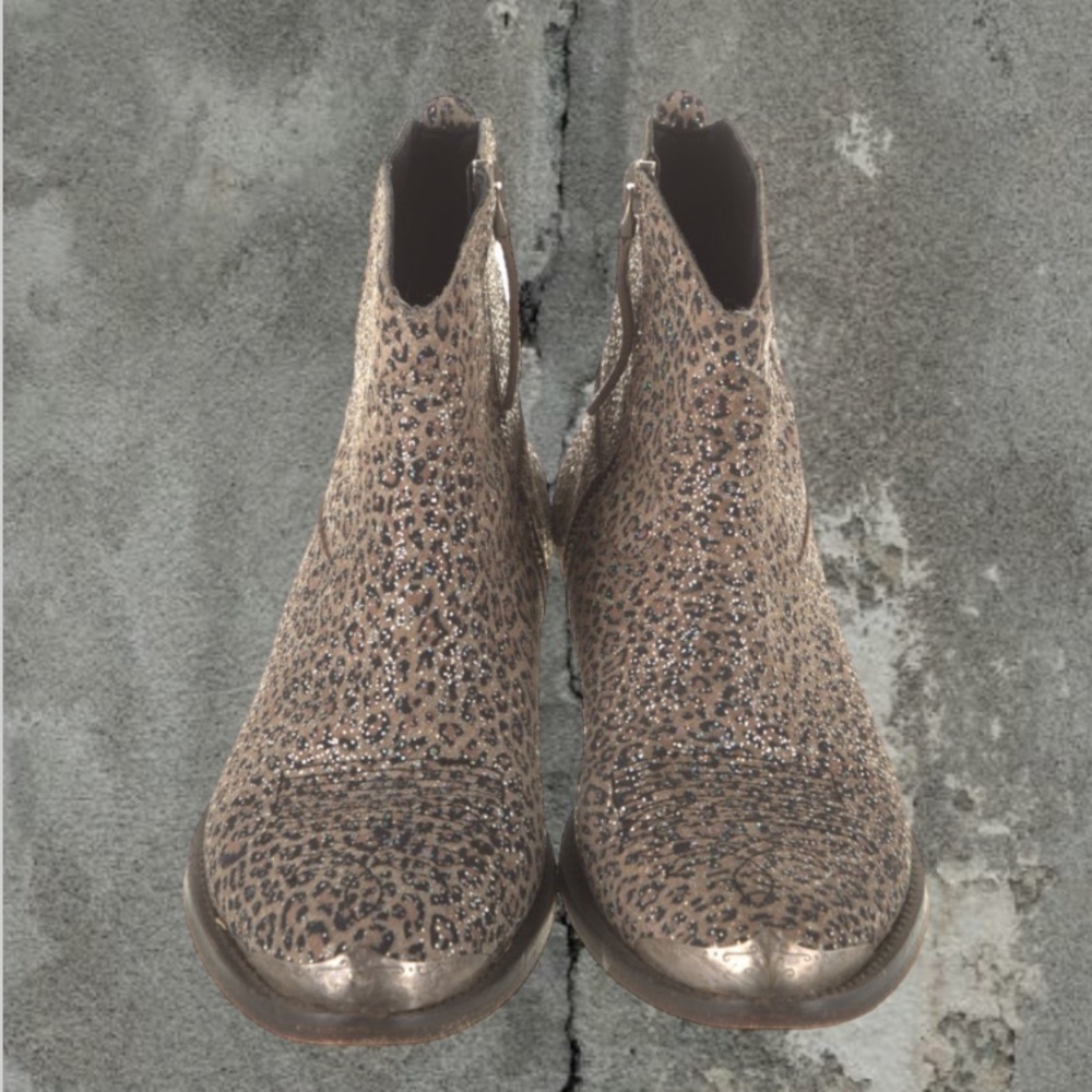 AS IS- authentic golden goose leather ankle boots animal print semi pointed toes